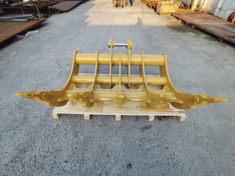 Rake, Root, Excavator Rake 60in, 2 x 65mm Pins, A Linkage